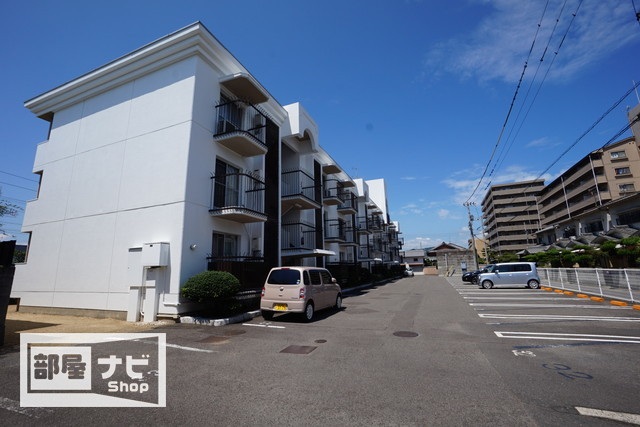 【居石マンションの駐車場】