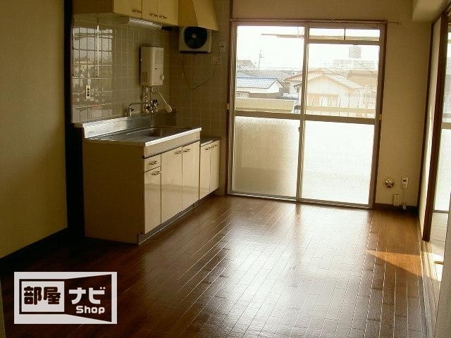【居石マンションの居室・リビング】