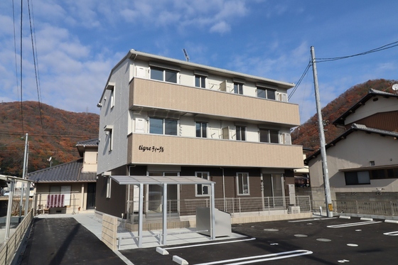 岡山市北区牟佐のアパートの建物外観