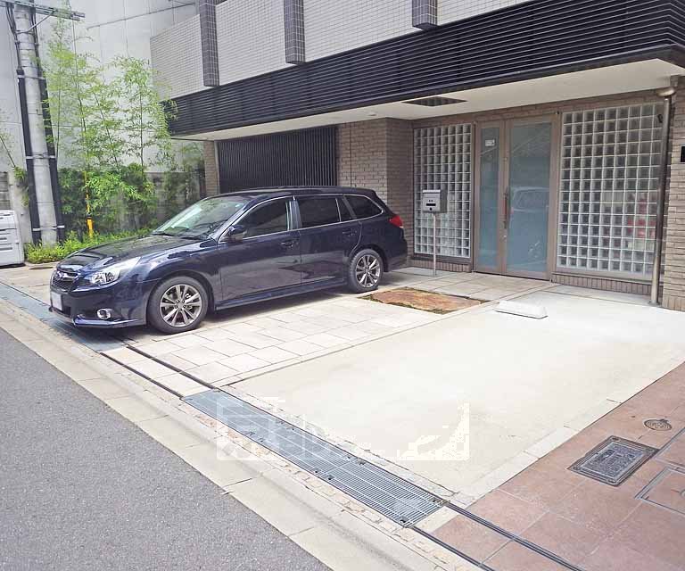 【京都市上京区大猪熊町のマンションの駐車場】