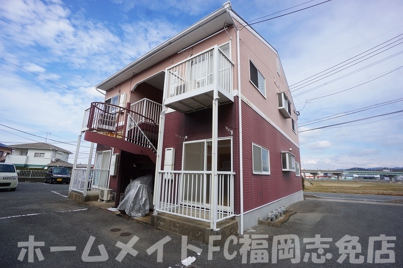 【糟屋郡粕屋町内橋東のマンションの建物外観】