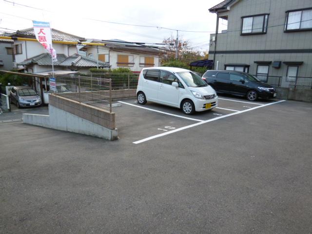 【A Pond Side屋形原の駐車場】