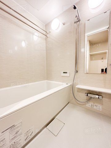 バス・シャワールーム　追い焚き・浴室乾燥機付きのお風呂です♪