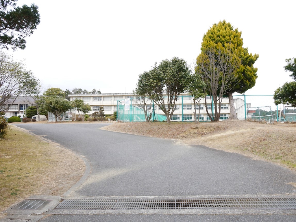 中学校　日立市立豊浦中学校（中学校）まで1404m