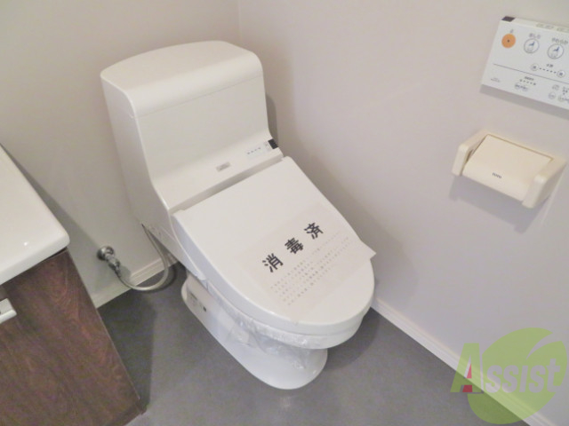 トイレ　トイレはウォシュレット機能が付いているのでいいですね。