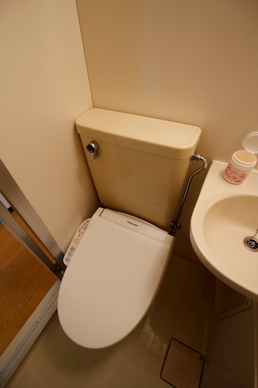 トイレ　※温水洗浄便座は残置物です。