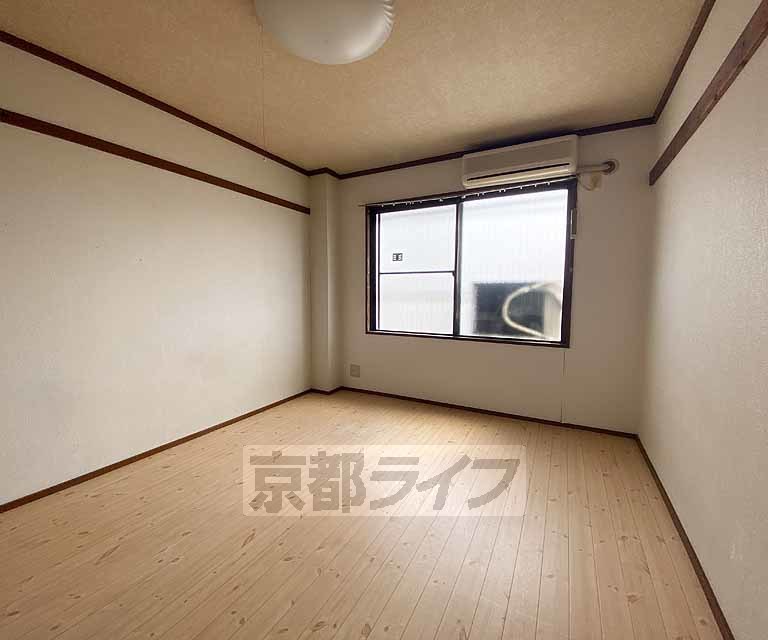 居室・リビング　落ち着いた雰囲気のお部屋です