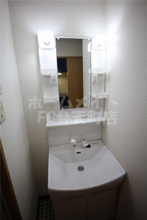 洗面設備　コンパクトで使いやすい洗面所