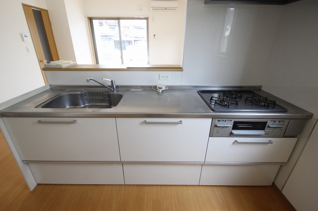 キッチン　写真は別号室のものです。