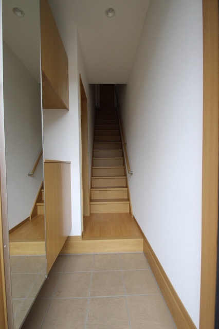 玄関　写真は別号室のものです。