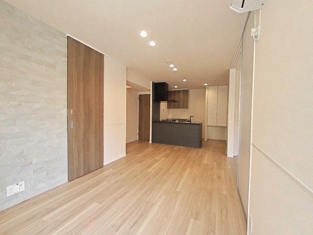 居室・リビング　床暖房・エアコン付き