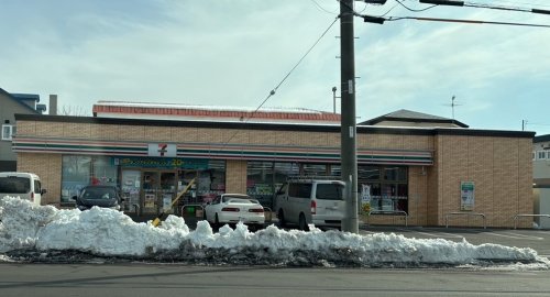 コンビニ　セブンイレブン釧路愛国北園通店（コンビニ）まで716m