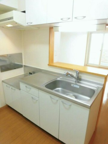 キッチン　コンパクトなキッチンで掃除もラクラク