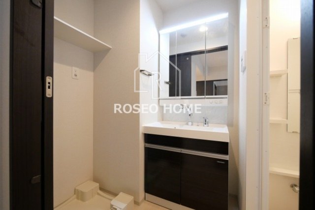 洗面設備　同マンション別部屋：参考写真