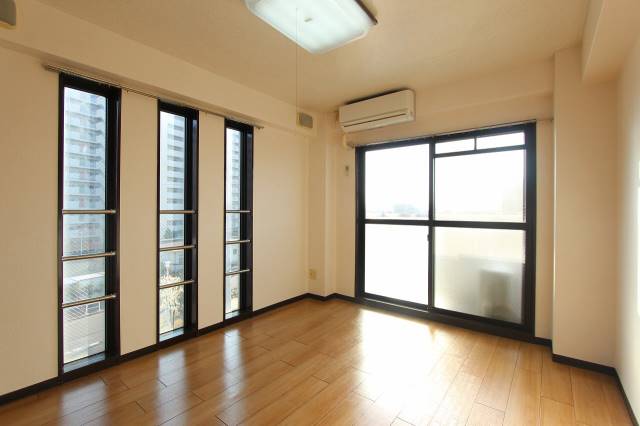 居室・リビング　※４０７号室の写真になります。