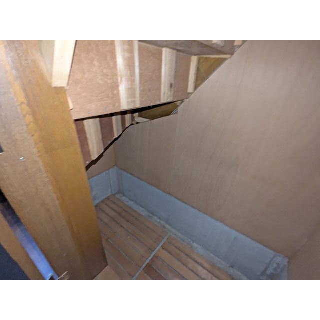 収納　階段下収納