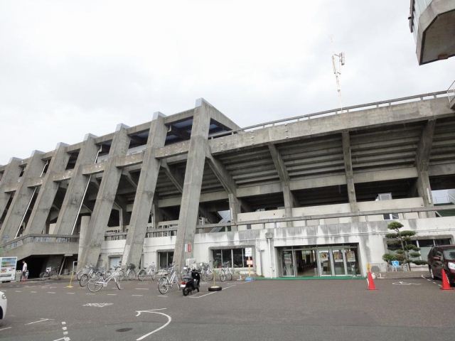 公園　長野運動公園総合運動場（公園）まで670m