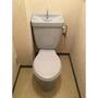 トイレ　落ち着いた色調のトイレです