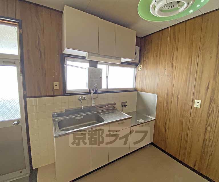 キッチン　収納たっぷりのキッチンです。