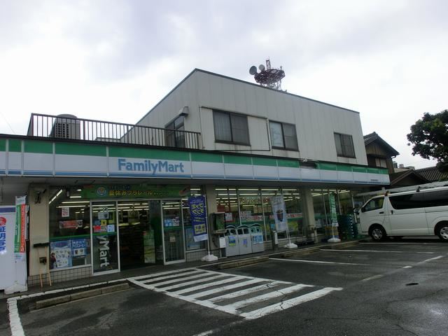 コンビニ　ファミリーマート（コンビニ）まで110m