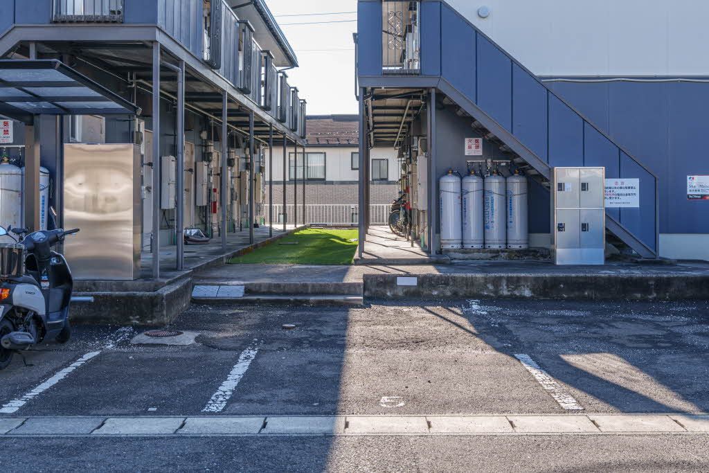 建物外観　駐車場