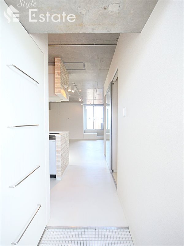 玄関　玄関　シューズボックス付