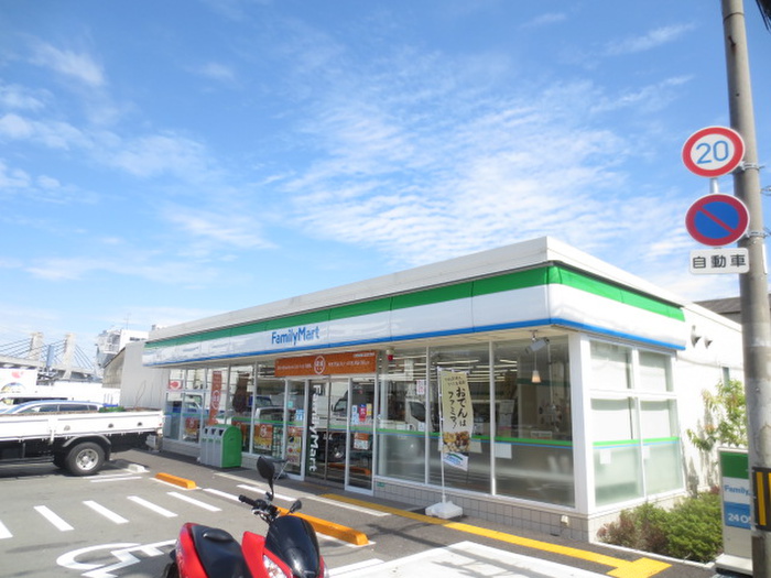 コンビニ　ファミリーマート（コンビニ）まで190m