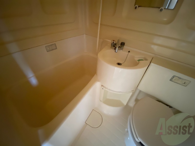 バス・シャワールーム　こちらはお風呂。一日の疲れをここで癒してください。