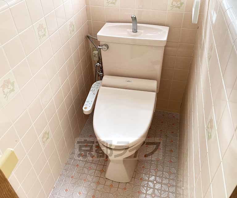 トイレ　ウォシュレット付きトイレです・