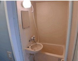 バス・シャワールーム　コンパクトで使いやすいお風呂です