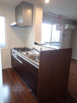 キッチン　ガスコンロとグリル付システムキッチン（イメージ）