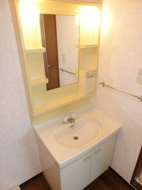 洗面設備　便利な独立洗面化粧台