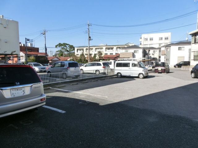 駐車場　敷地内駐車場あります