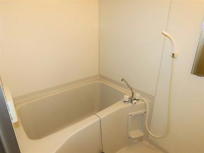 バス・シャワールーム　お風呂とトイレは完全別です