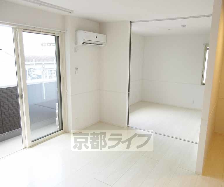 居室・リビング　明るいリビングです