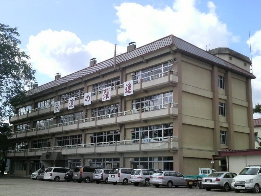 中学校　福岡中学校（中学校）まで750m