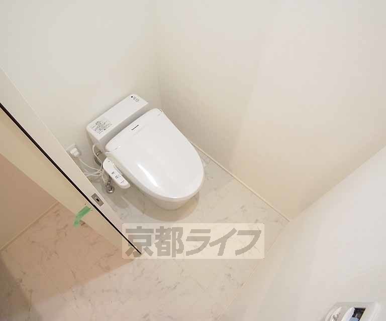 トイレ　ウォシュレット付きです。