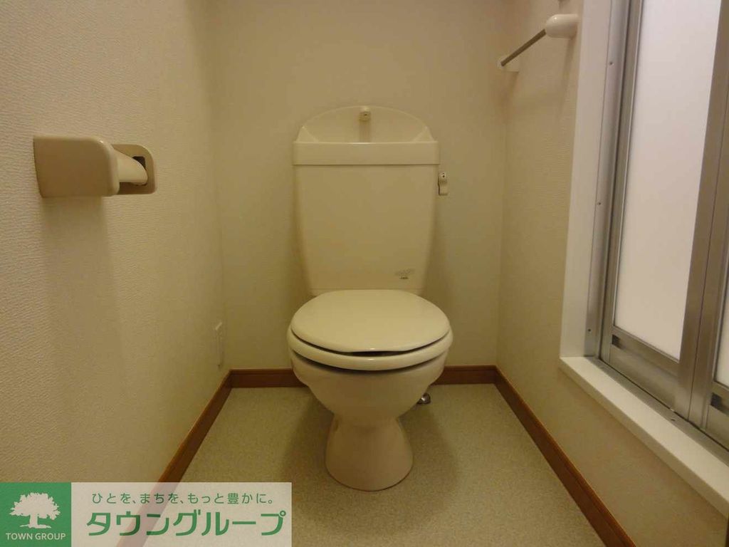 トイレ　仕様、設備は現況と異なる場合があります。