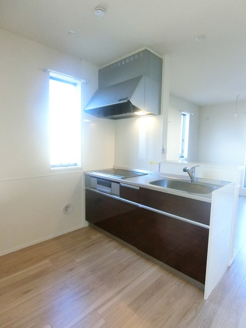 キッチン　★ＩＨ+ラジエントヒーターシステムキッチンです★