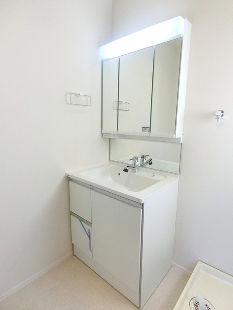 洗面設備　★三面鏡付きシャンプードレッサー洗面台です★