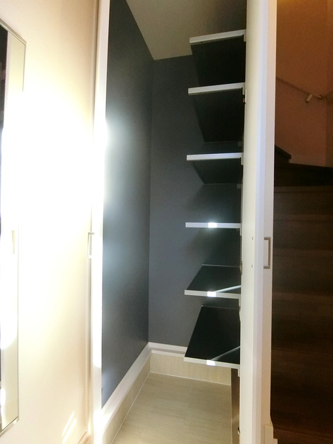 玄関　★奥行たっぷりのミドルシューズクロークです★