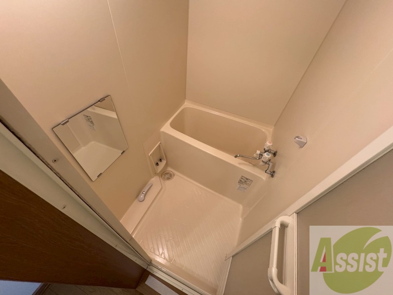 バス・シャワールーム　ユニットバスです。疲れを癒すのに欠かせませんね！