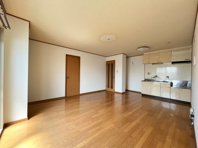 居室・リビング　別号室の写真です。ご参考までに