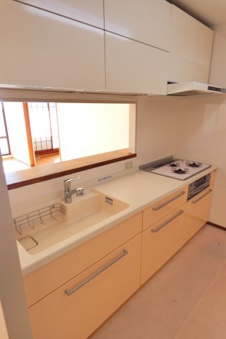 キッチン　ガスコンロ3口完備