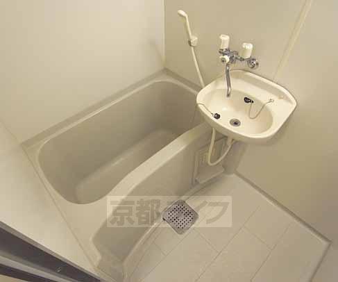 キッチン　一口ＩＨコンロ付きのキッチンです。