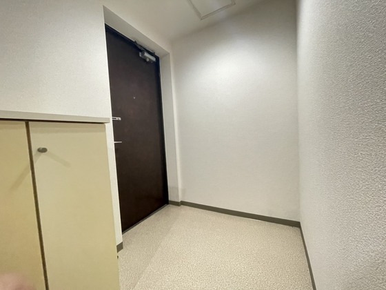 玄関　※別号室の写真です
