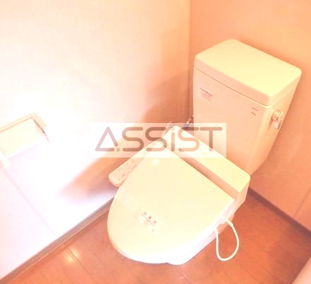 トイレ　写真：設備同仕様の別物件です