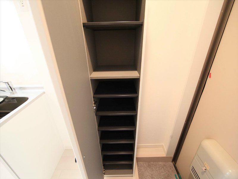 玄関　玄関　シューズボックス付（収納充実してます）