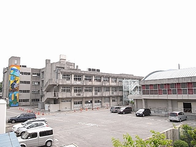中学校　宝塚市立御殿山中学校（中学校）まで1142m