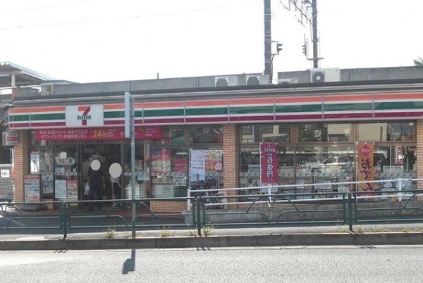 コンビニ　セブンイレブン（コンビニ）まで400m